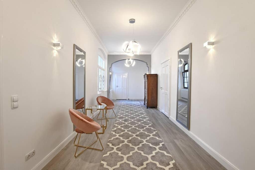 6,5 Luxury Room Apartment - Central Zwickau - 3 Bedrooms - 2 Bathrooms Bagian luar foto