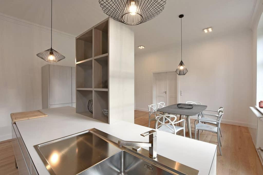 6,5 Luxury Room Apartment - Central Zwickau - 3 Bedrooms - 2 Bathrooms Bagian luar foto