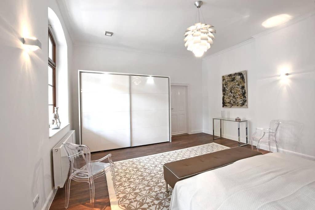 6,5 Luxury Room Apartment - Central Zwickau - 3 Bedrooms - 2 Bathrooms Bagian luar foto