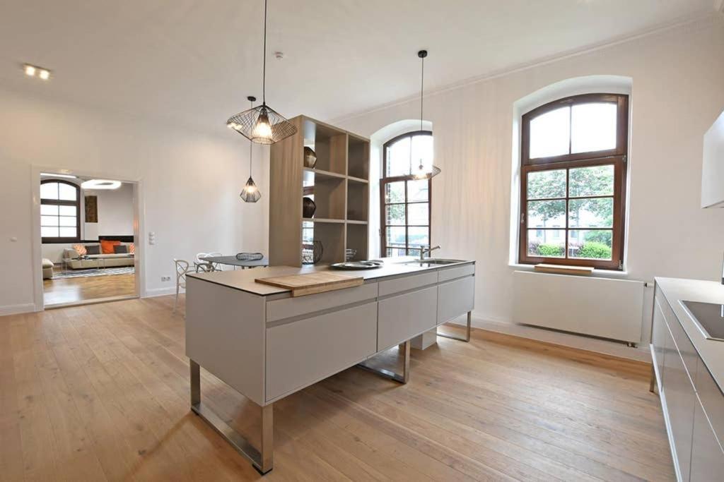 6,5 Luxury Room Apartment - Central Zwickau - 3 Bedrooms - 2 Bathrooms Bagian luar foto