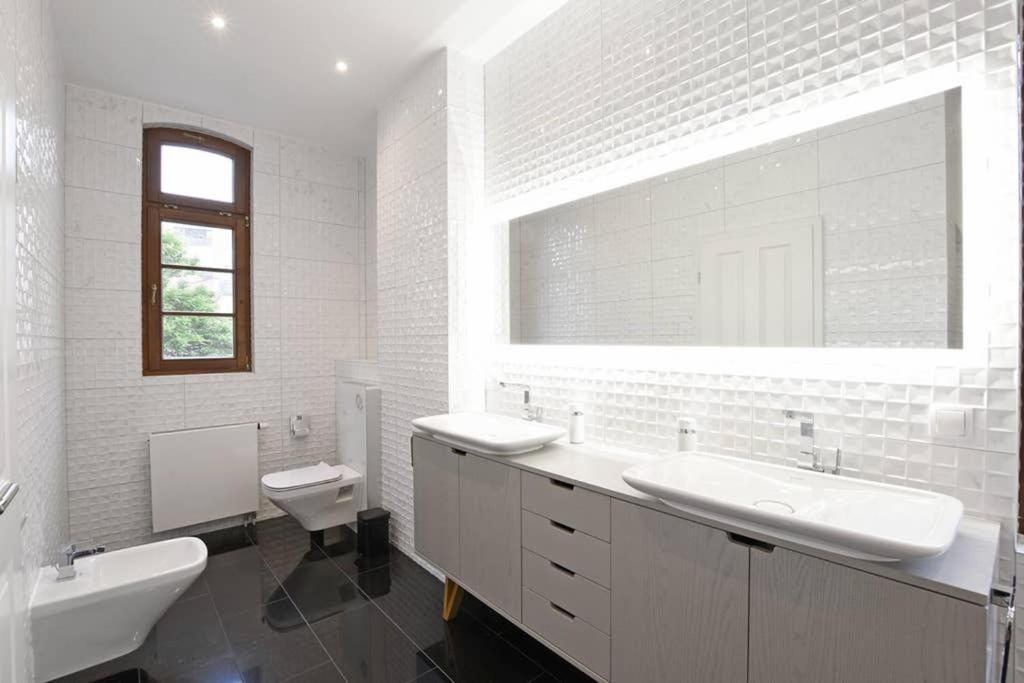 6,5 Luxury Room Apartment - Central Zwickau - 3 Bedrooms - 2 Bathrooms Bagian luar foto